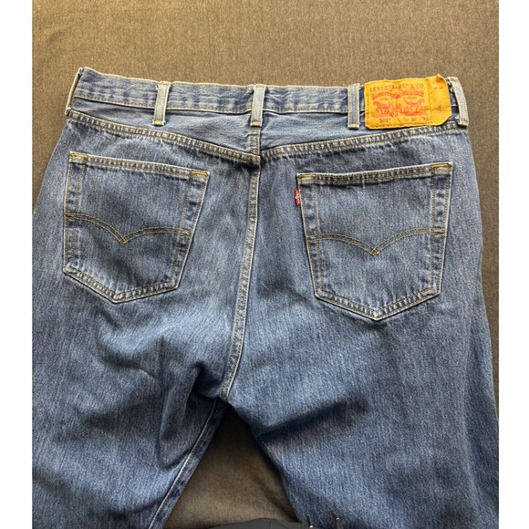 Levi's 501 Jeans Mens W38 L32 Button Fly Blue Denim Straight Leg Classic - Picture 1 of 12